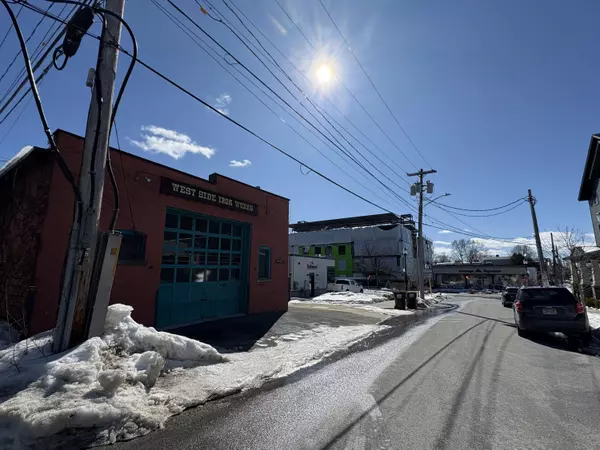 62 Lawrence ST, Saratoga Springs, NY 12866