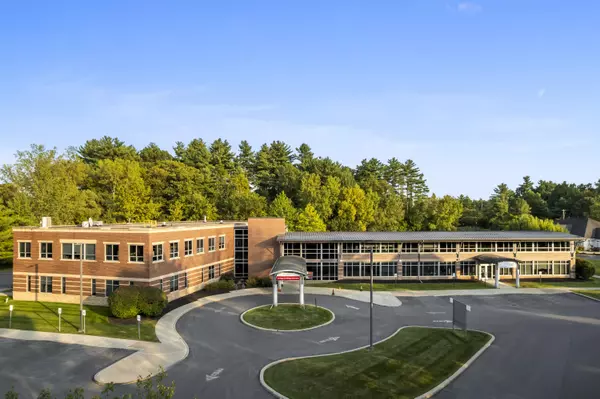 6 Care LN, Saratoga Springs, NY 12866