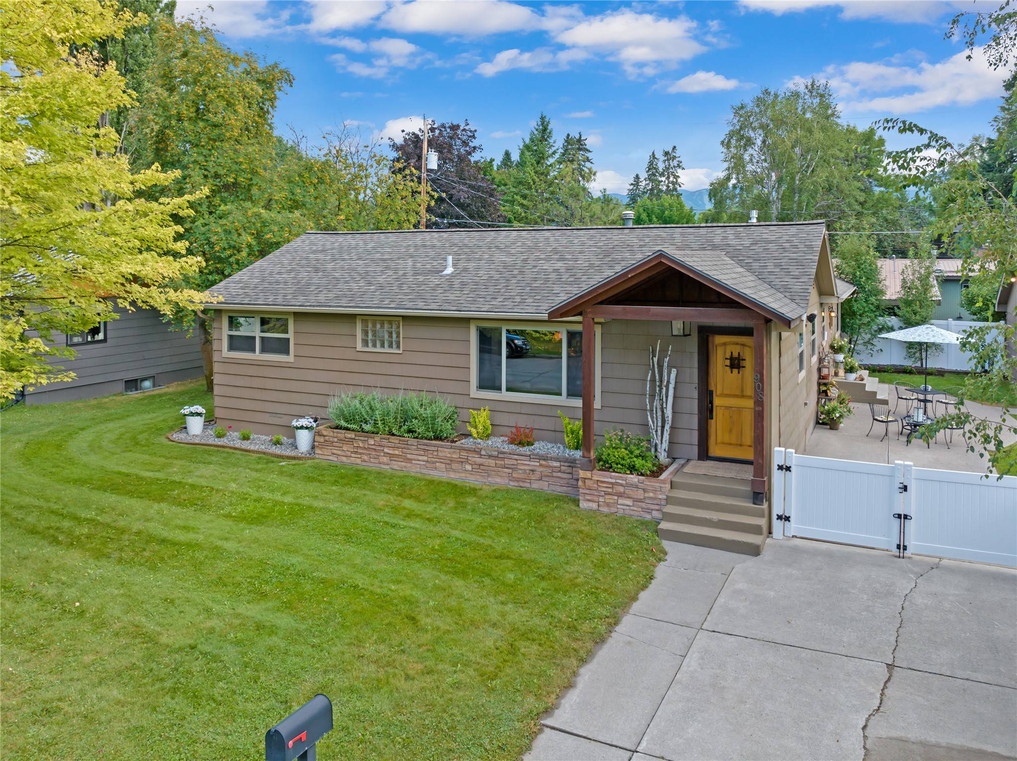 908 10th ST, Whitefish, MT 59937