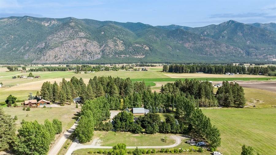 300 Jay Hawk LN, Columbia Falls, MT 59912