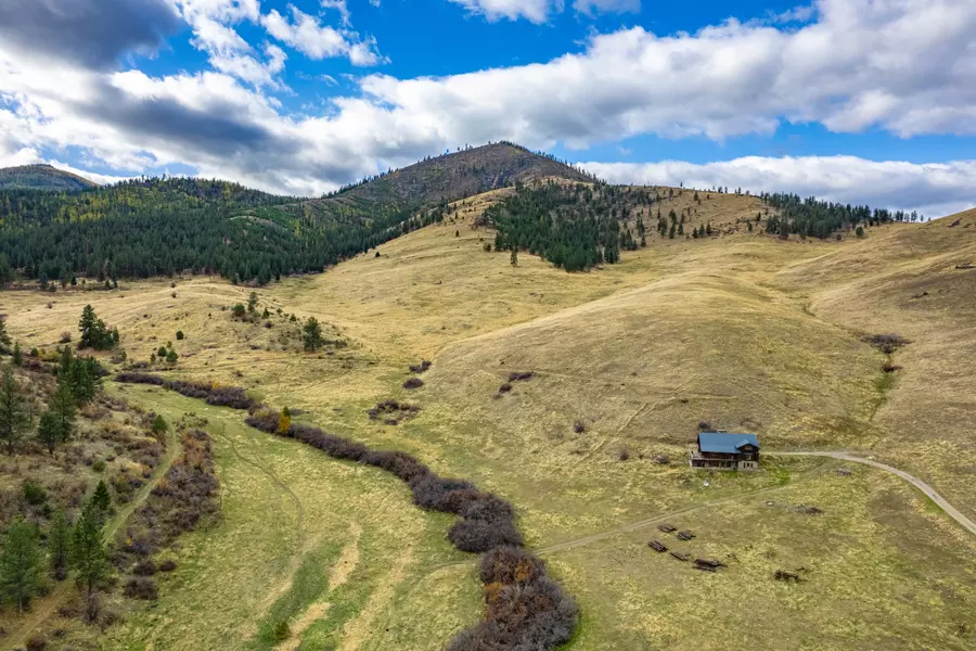 54 W Magpie Creek RD, Dixon, MT 59831