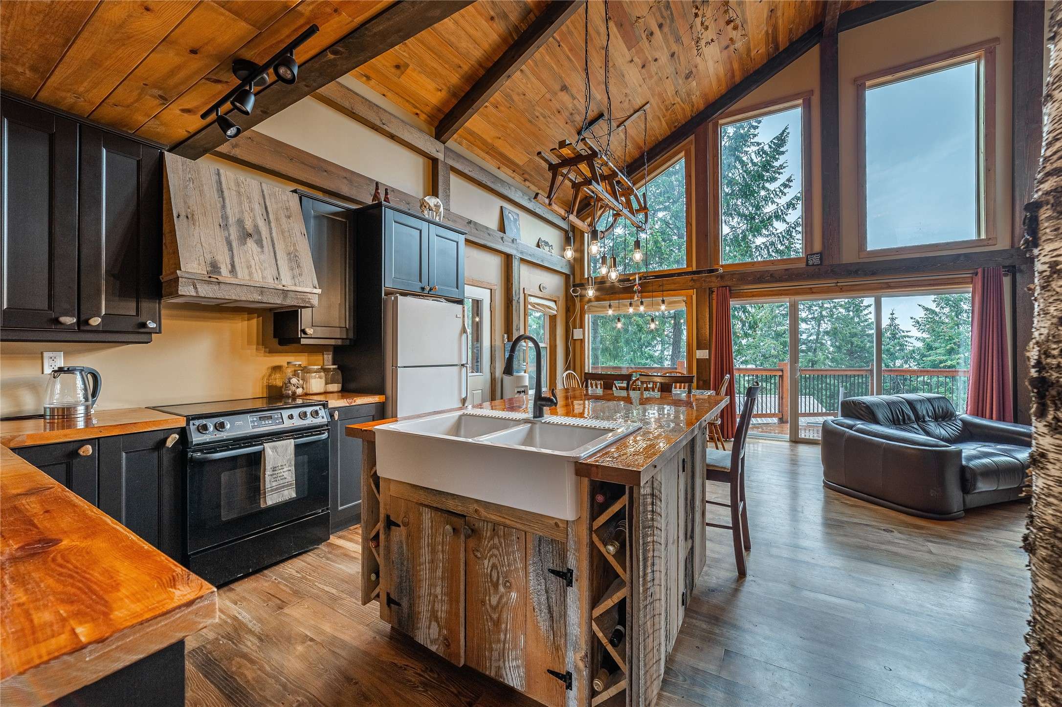 Rexford, MT 59930,277 Ridge Loop RD