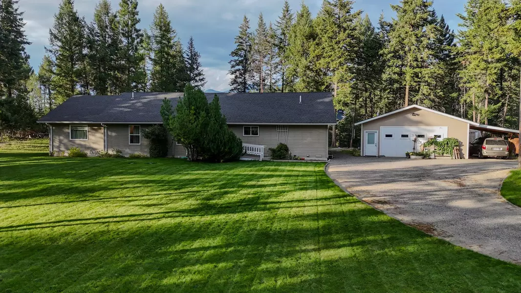 788 Tobacco RD, Eureka, MT 59917