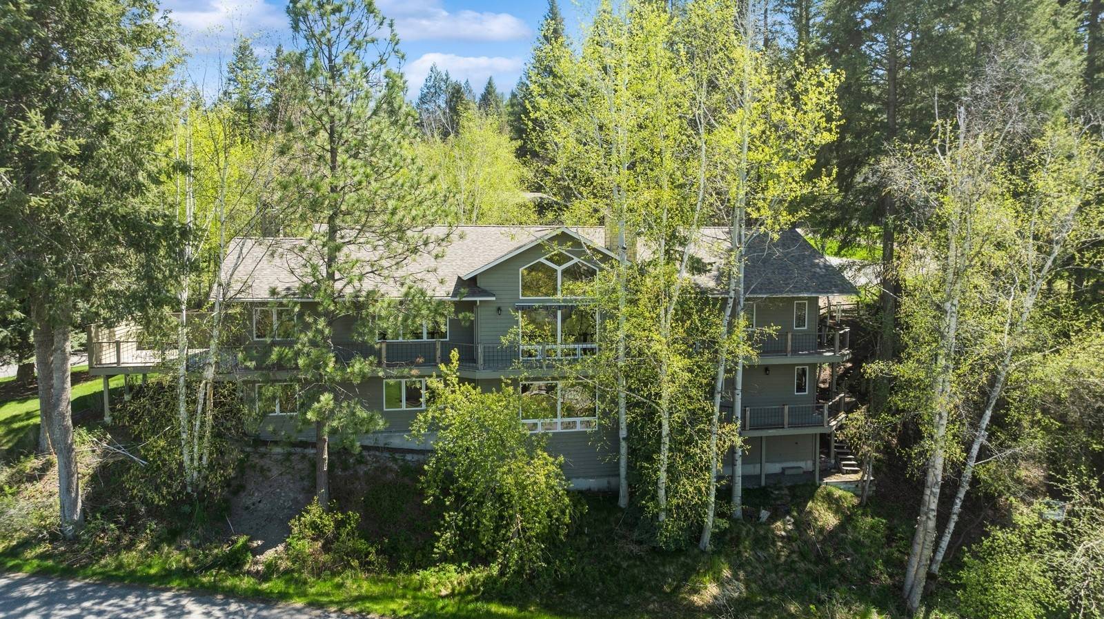 240 Eagle Bend DR, Bigfork, MT 59911