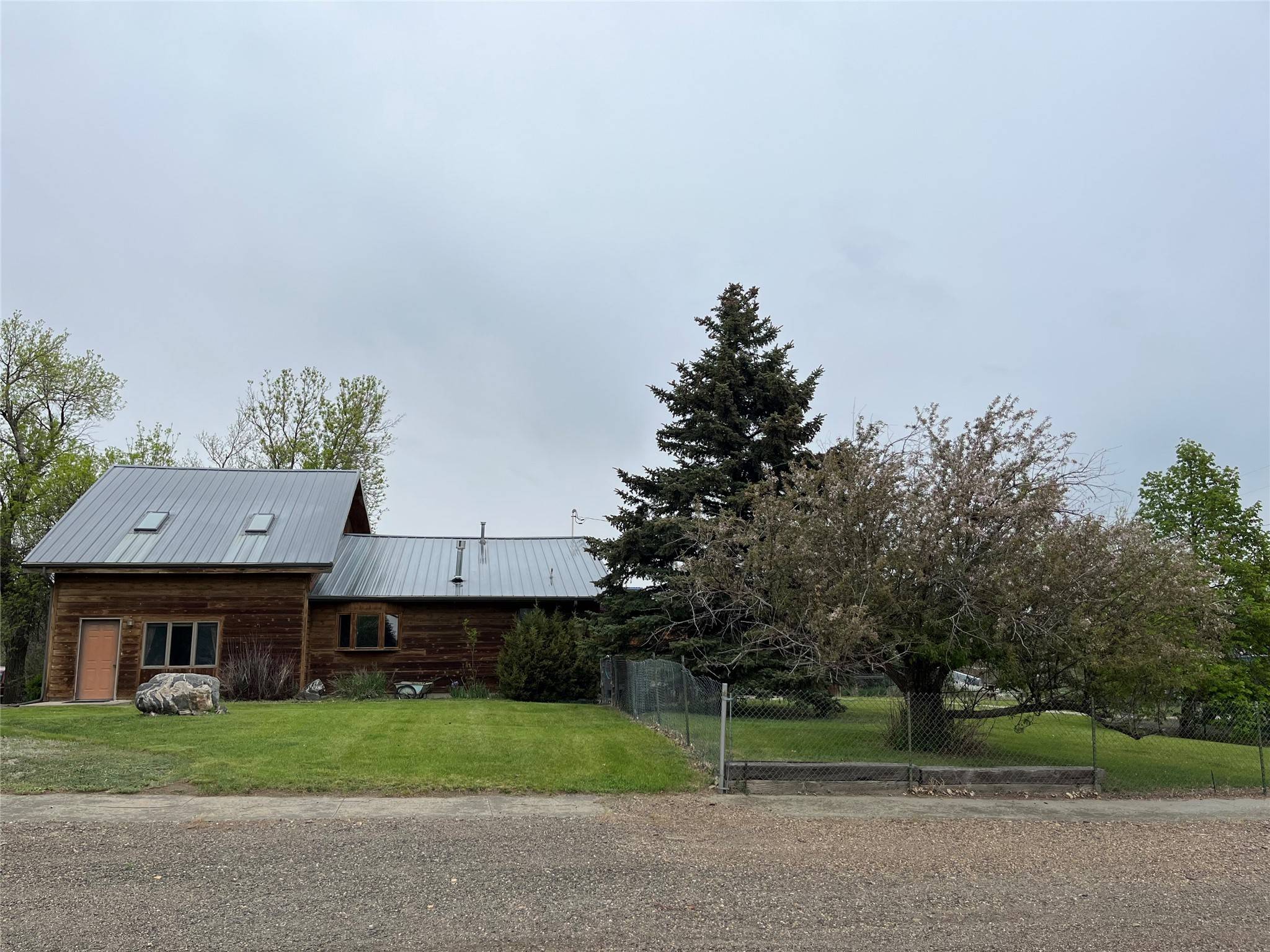 156 Clary AVE W, Geraldine, MT 59446