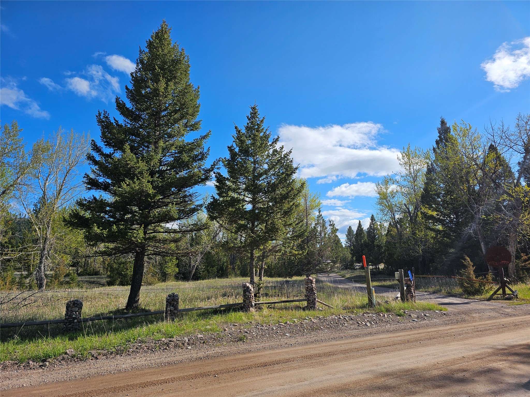 4870 4X4 RD, Lincoln, MT 59639