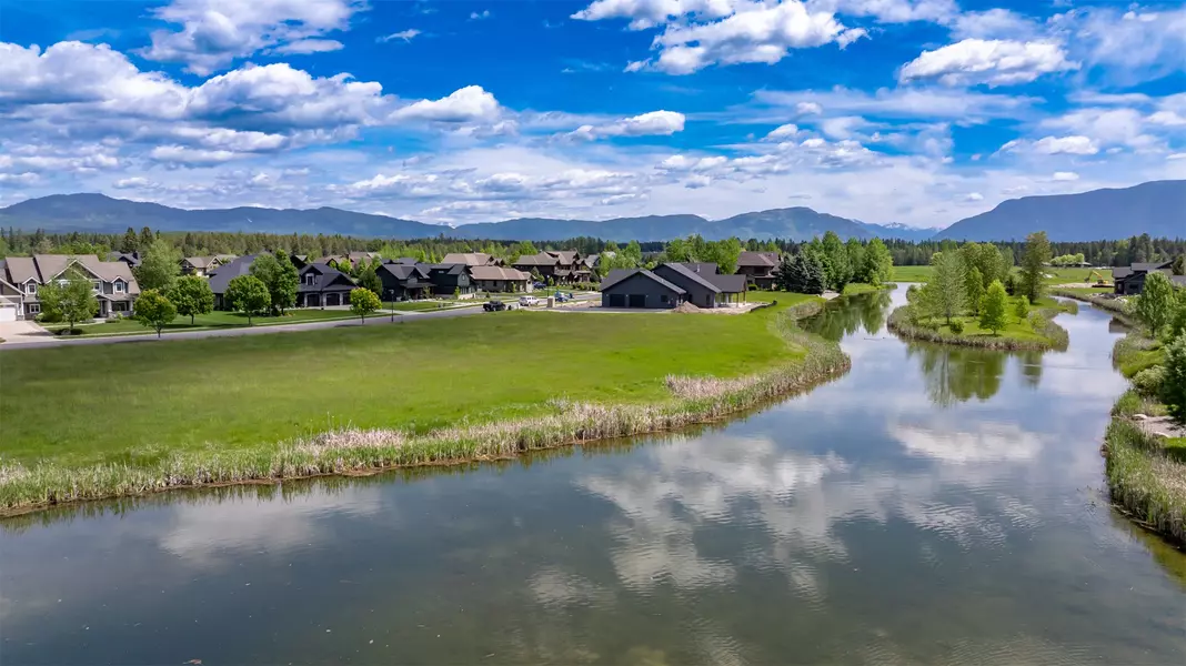 3061 River Lakes DR, Whitefish, MT 59937