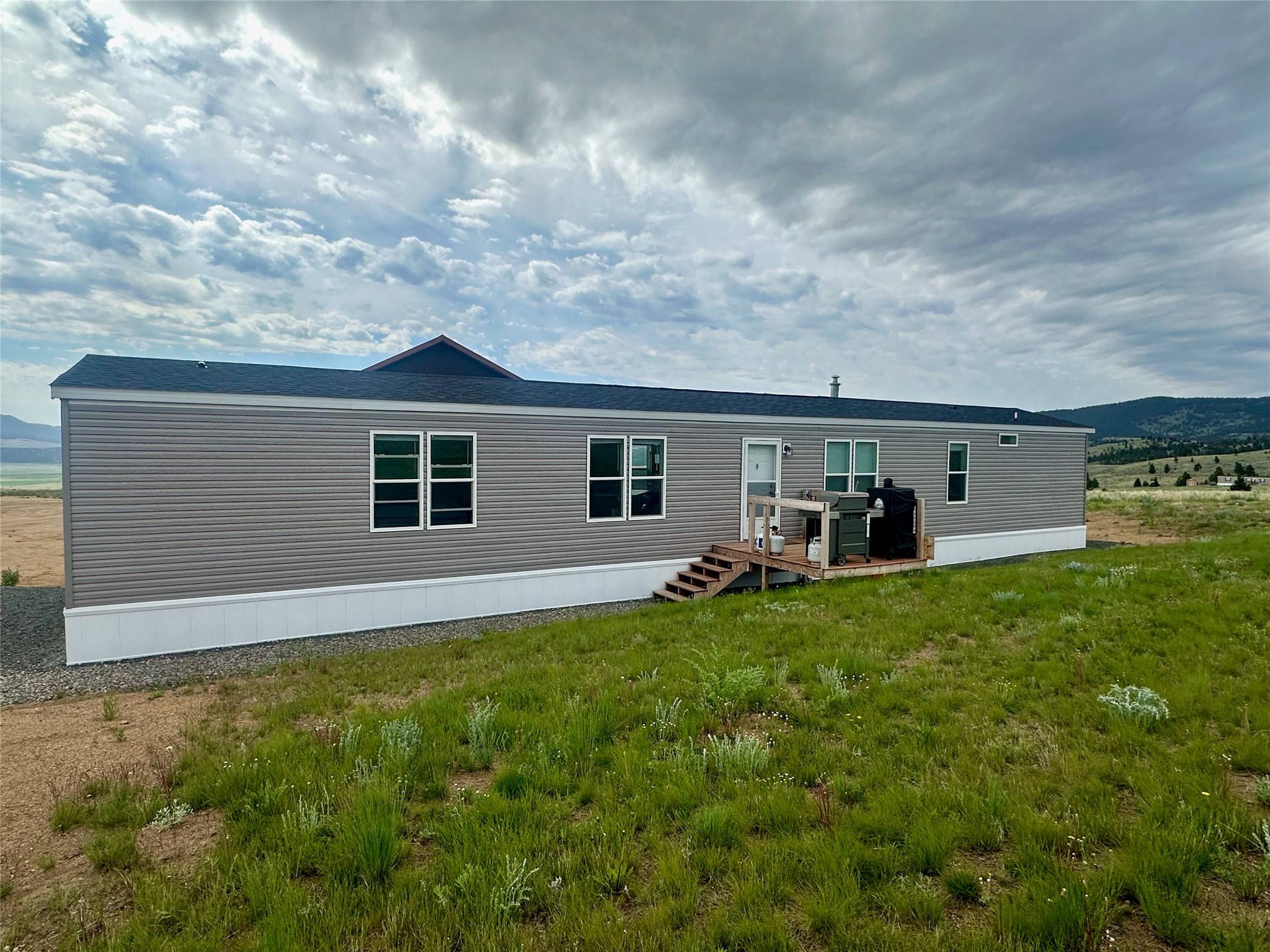 3 Hanging Wall RD, Boulder, MT 59632
