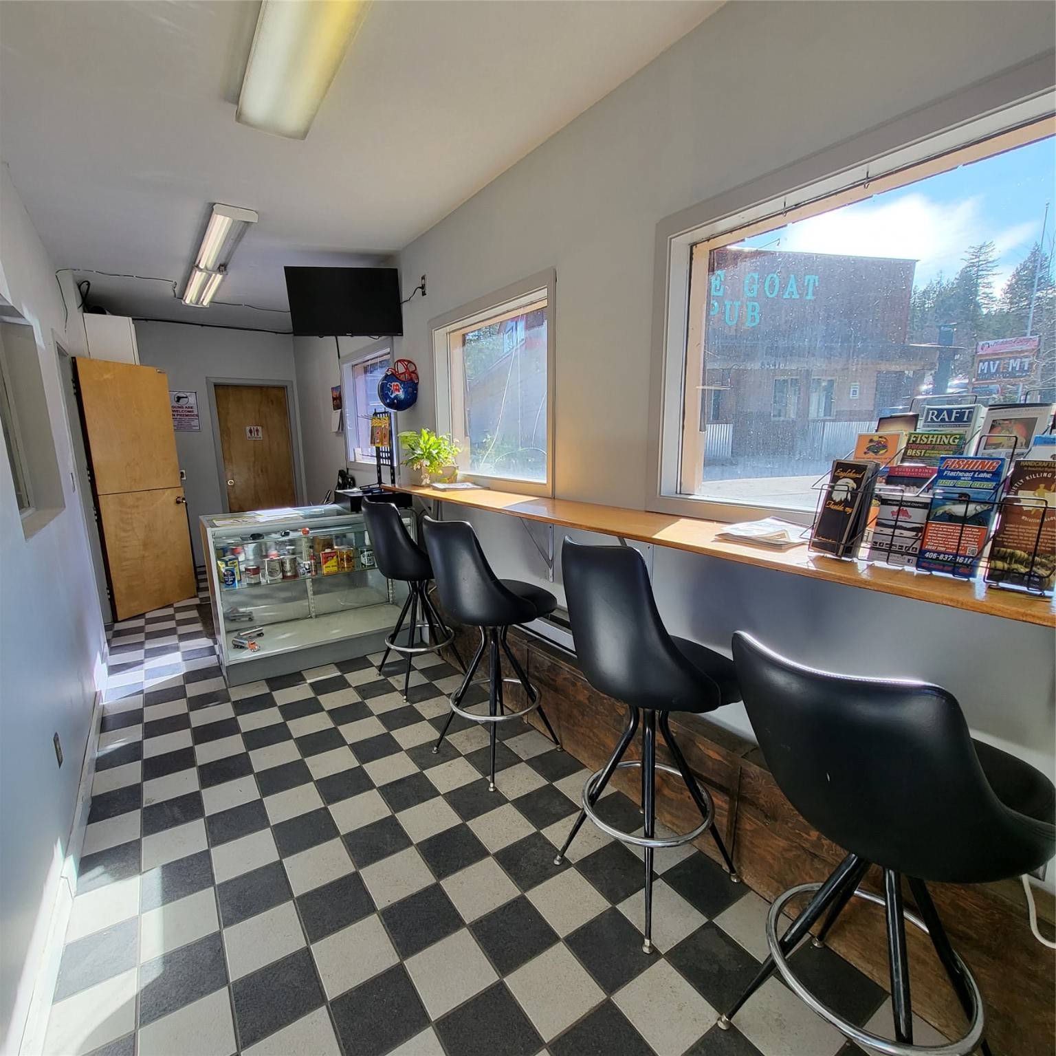 Bigfork, MT 59911,8539 Montana Highway 35