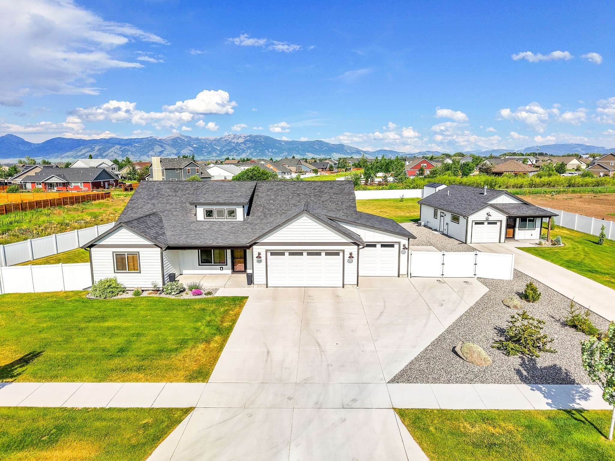 915 Stewart LOOP, Bozeman, MT 59718