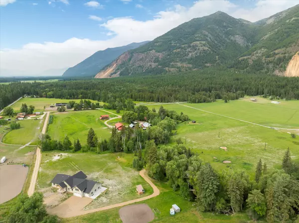 834 Blackmer LN, Columbia Falls, MT 59912