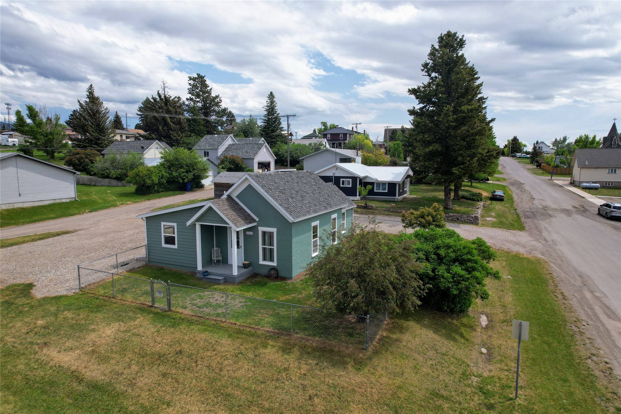 102 E Chilton ST, White Sulphur Springs, MT 59645
