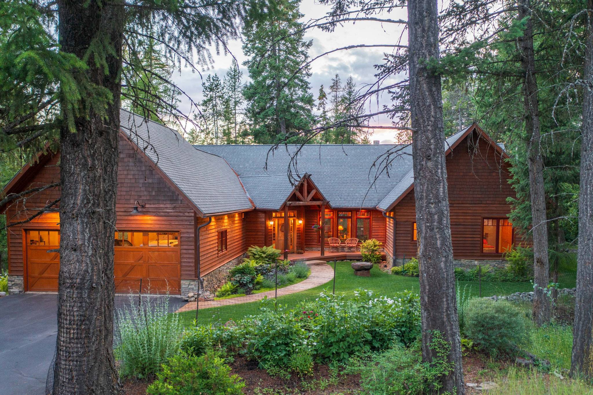 2506 E Lakeshore DR, Whitefish, MT 59937