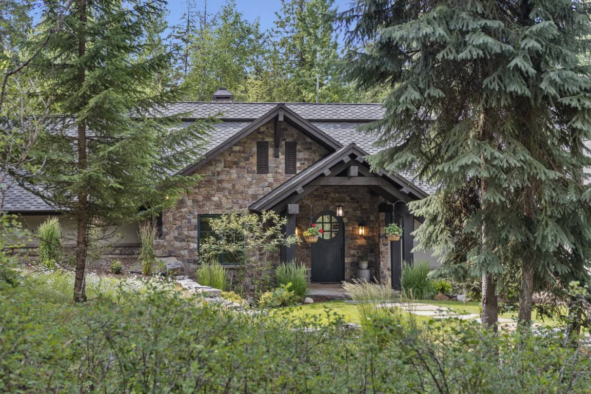 1 Ridge Crest CT, Whitefish, MT 59937