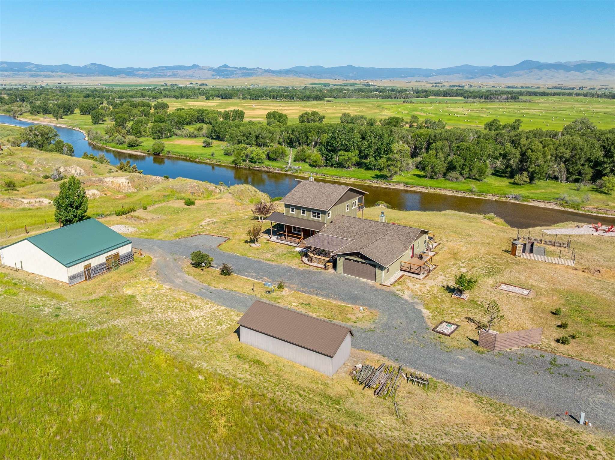 915 Point Of Rocks RD, Whitehall, MT 59759