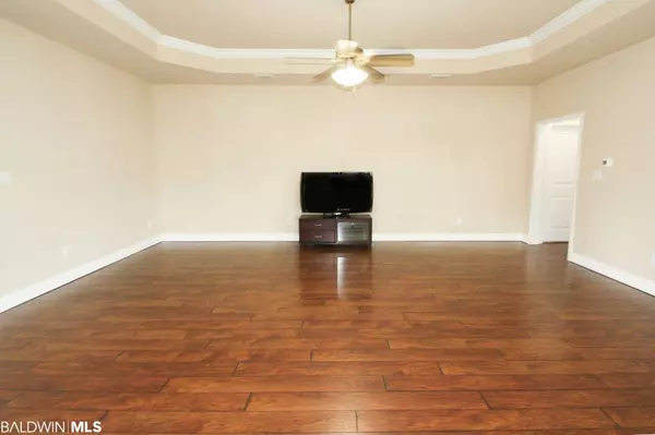 Semmes, AL 36575,2279 Farrington Loop