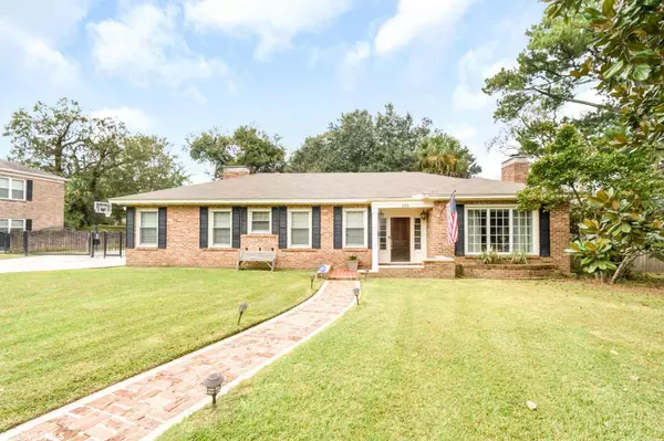 255 Woodlands Avenue, Mobile, AL 36607