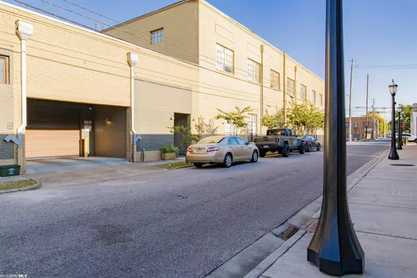 Mobile, AL 36602,308 St Louis #107