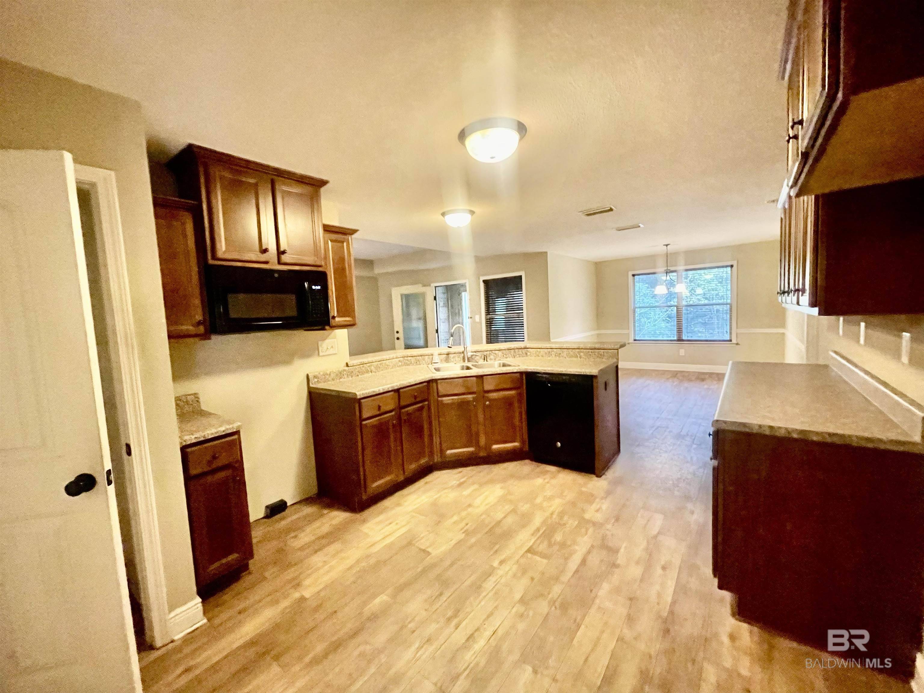 Daphne, AL 36526,1404 Essex Street