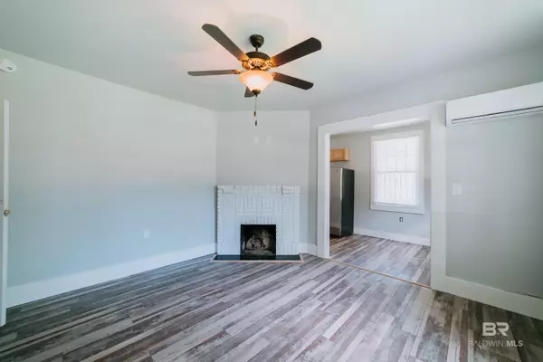 Mobile, AL 36607,5 N Fulton Street