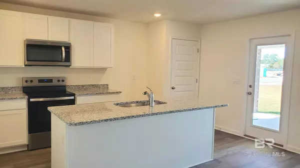 Foley, AL 36535,17824 Hens Avenue