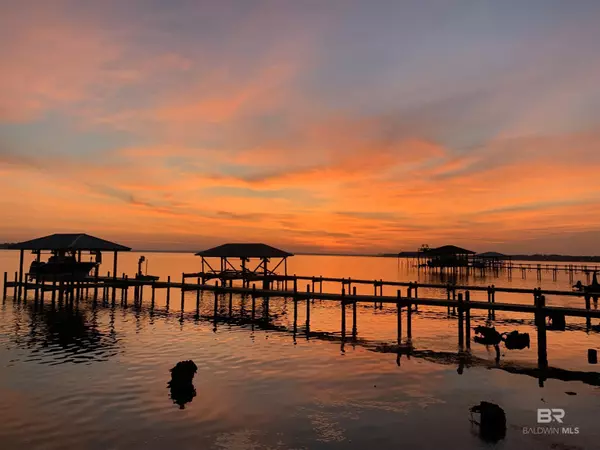 880 Paradise Beach Circle, Pensacola, FL 32506