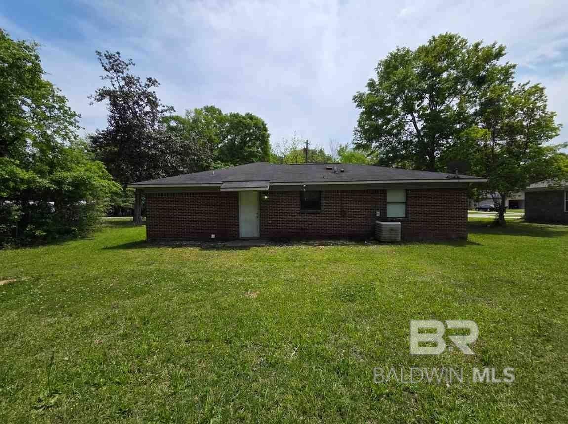 Bay Minette, AL 36507,106 W 16th Street