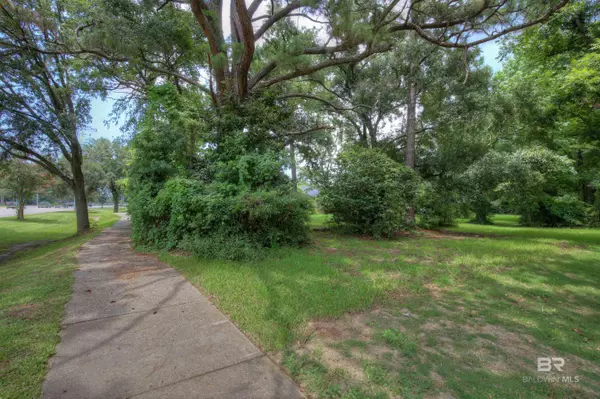 304 Greeno Road, Fairhope, AL 36532