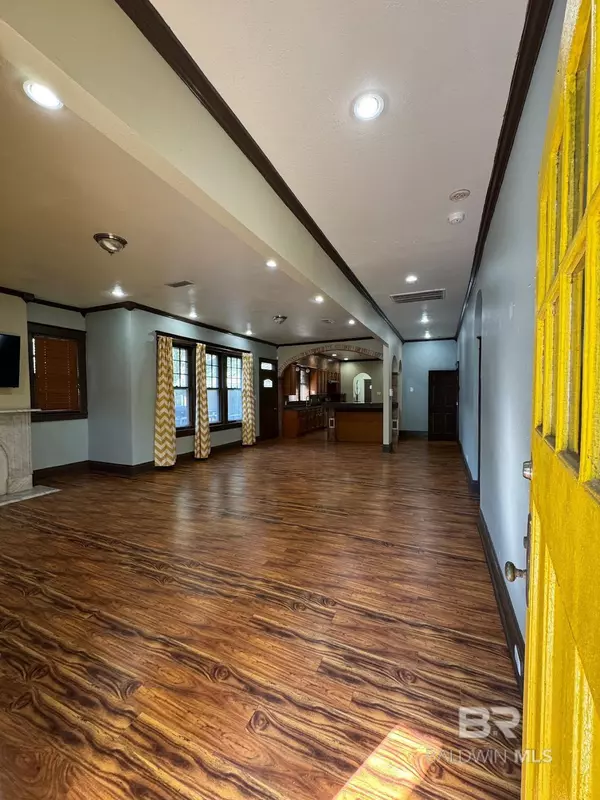 Mobile, AL 36606,253 Cherokee Street