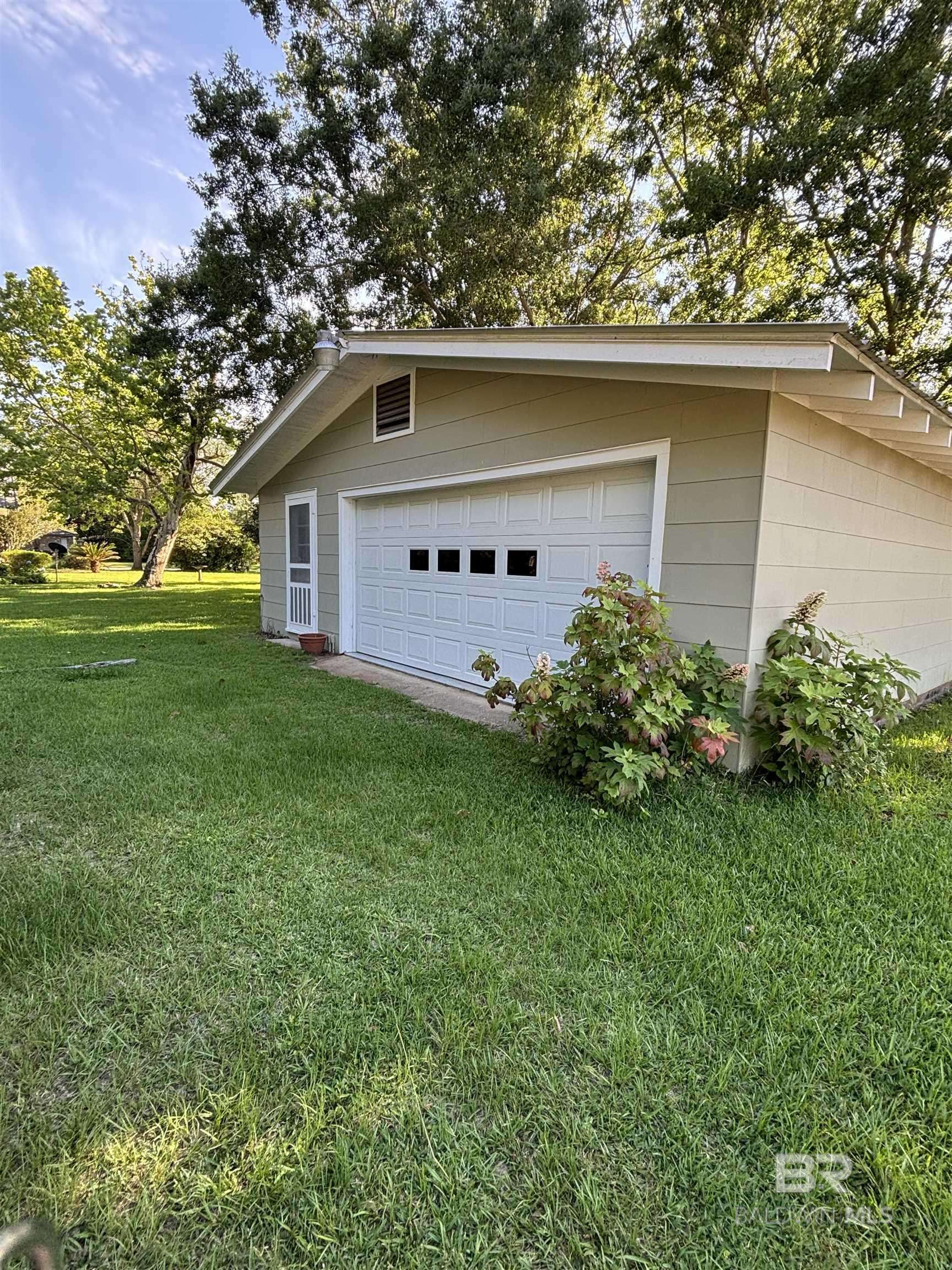Foley, AL 36535,216 W Orange Avenue