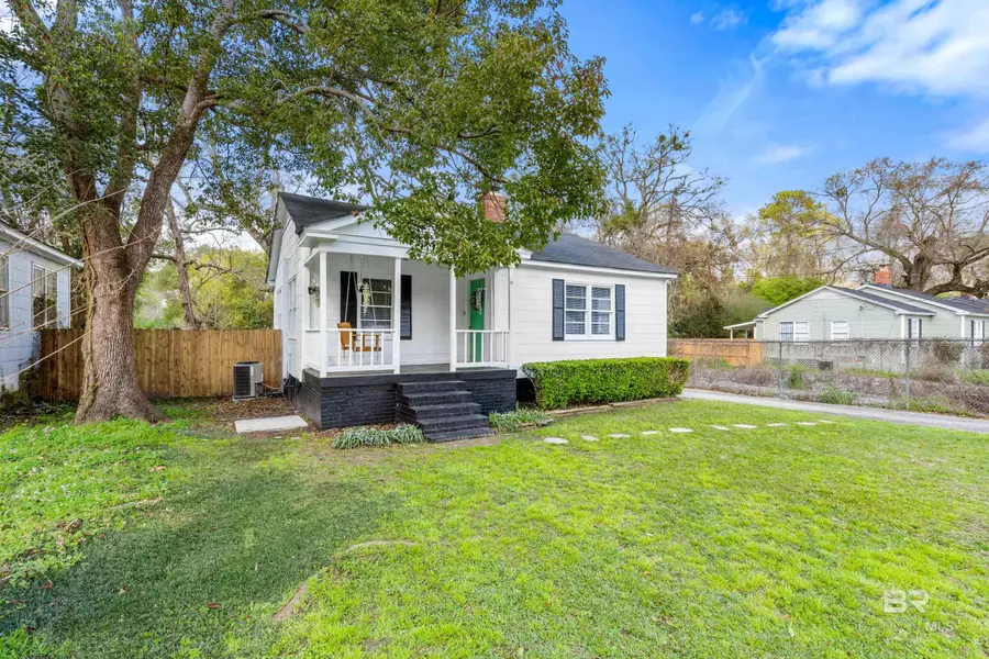 208 Pinehill Drive, Mobile, AL 36606
