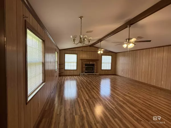 Foley, AL 36535,215 W Palm Avenue