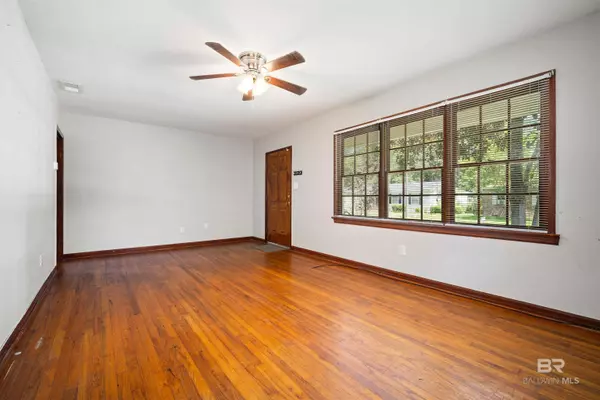 Chickasaw, AL 36611,9 Elizabeth Avenue