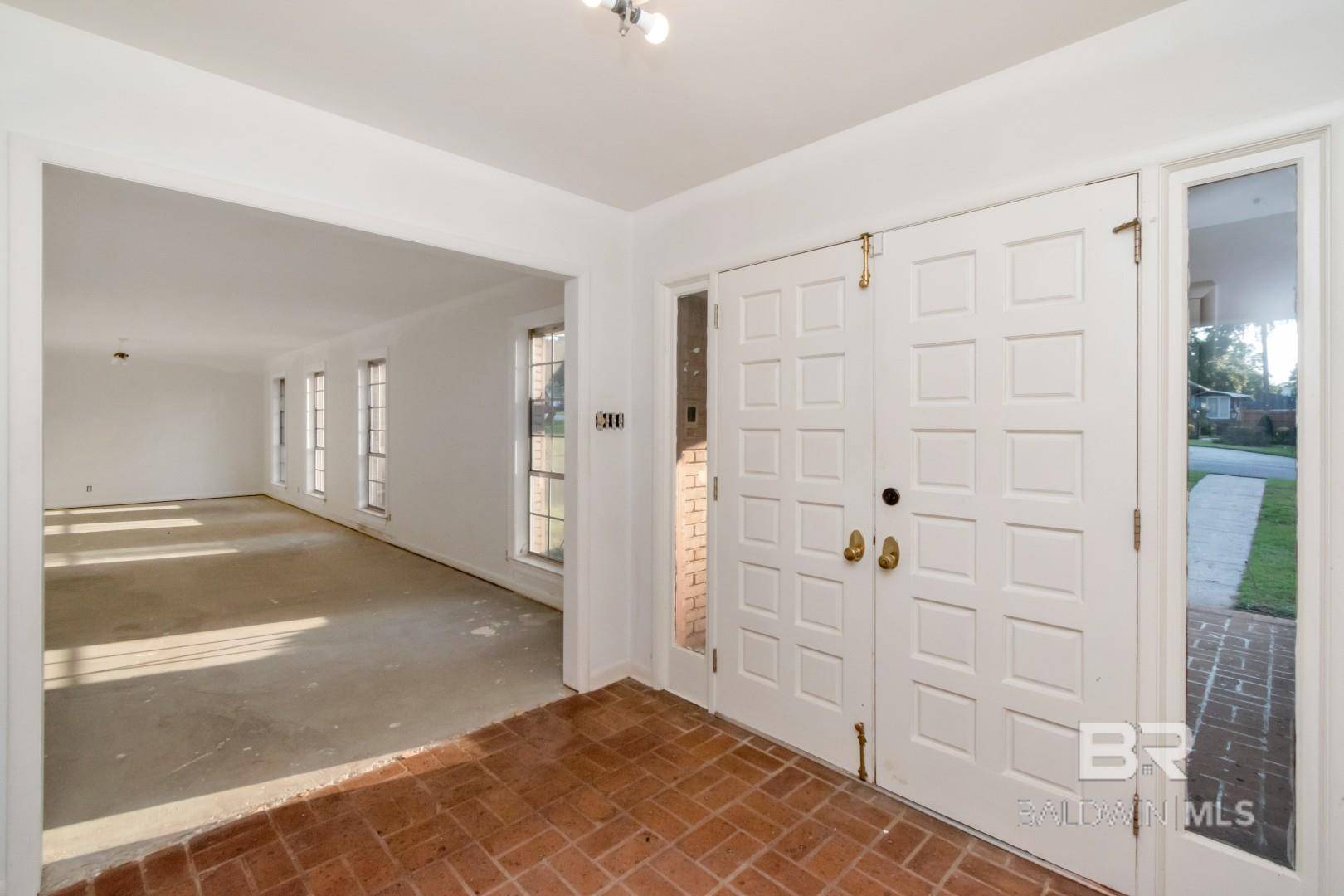 Mobile, AL 36608,241 Suzanne Circle