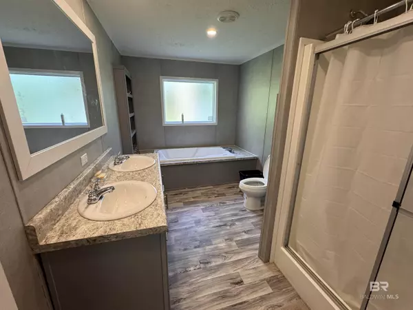 Elberta, AL 36530,7648 Bay Shore Drive