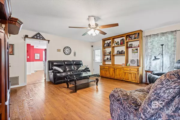 Bayou La Batre, AL 36509,14230 S Wintzell Avenue