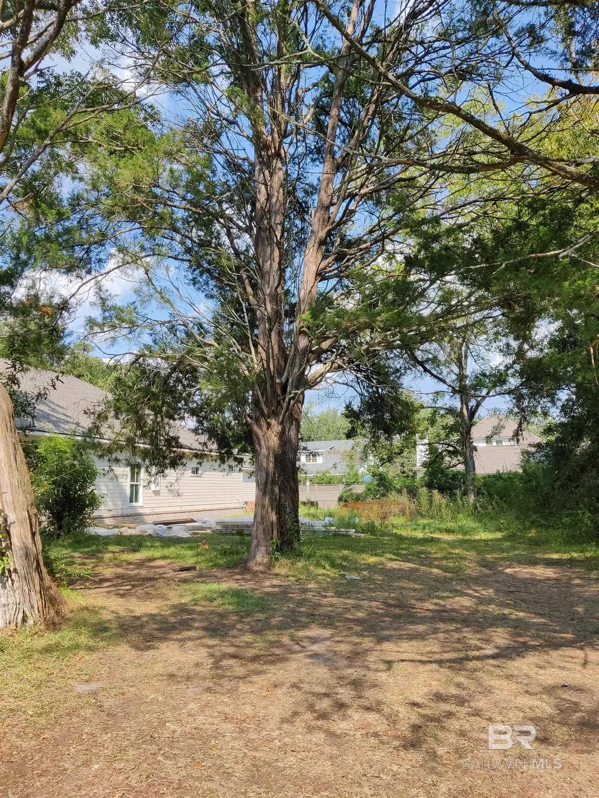 Fairhope, AL 36532,361 Azalea Street