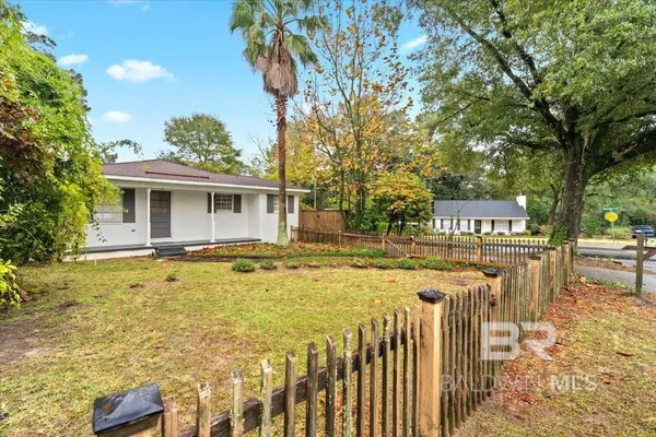 Fairhope, AL 36532,417 Azalea Street