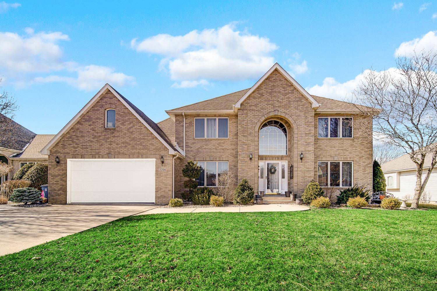 2206 Deer Run Drive,  Schererville,  IN 46375