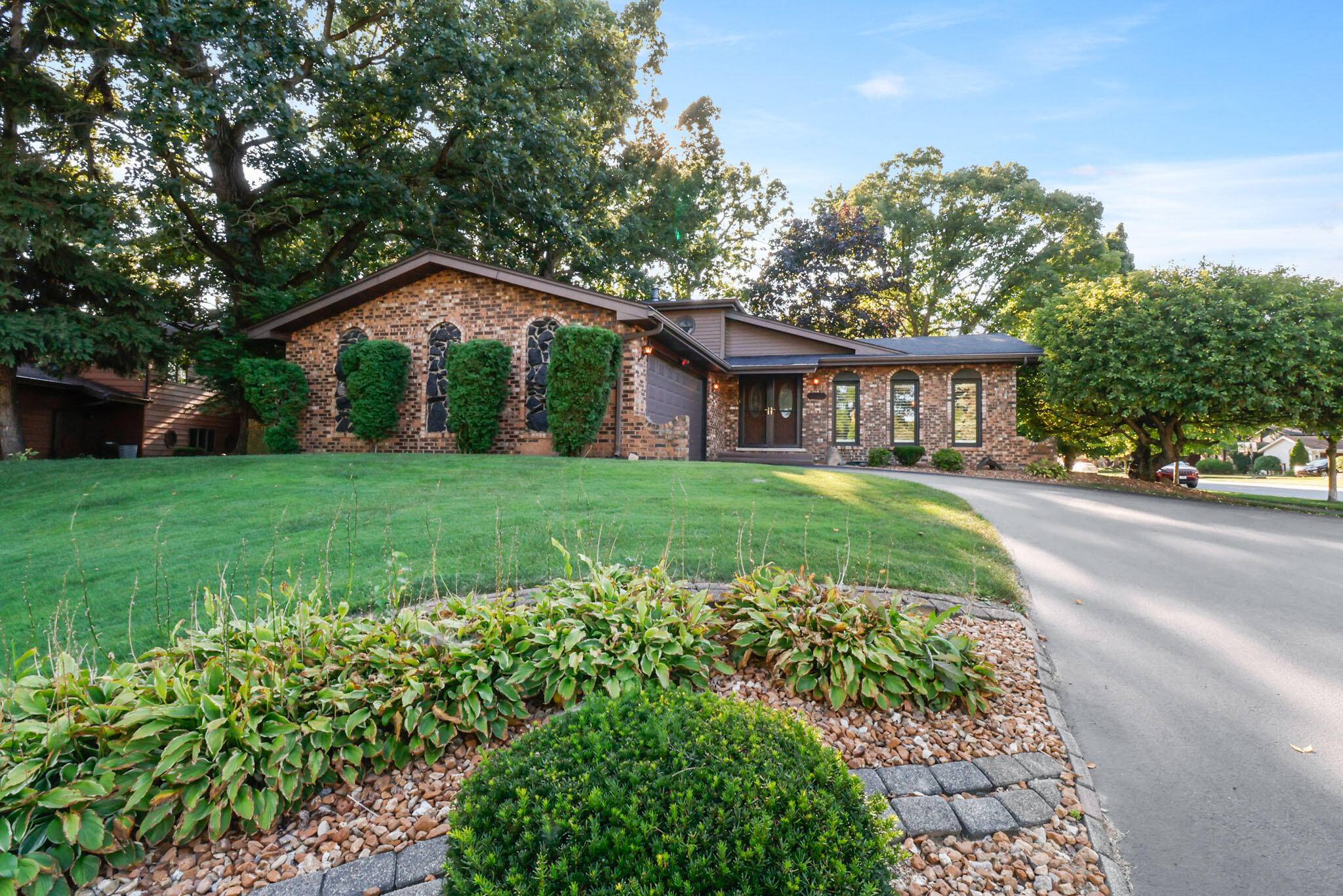 2752 Sycamore Drive, Dyer, IN 46311