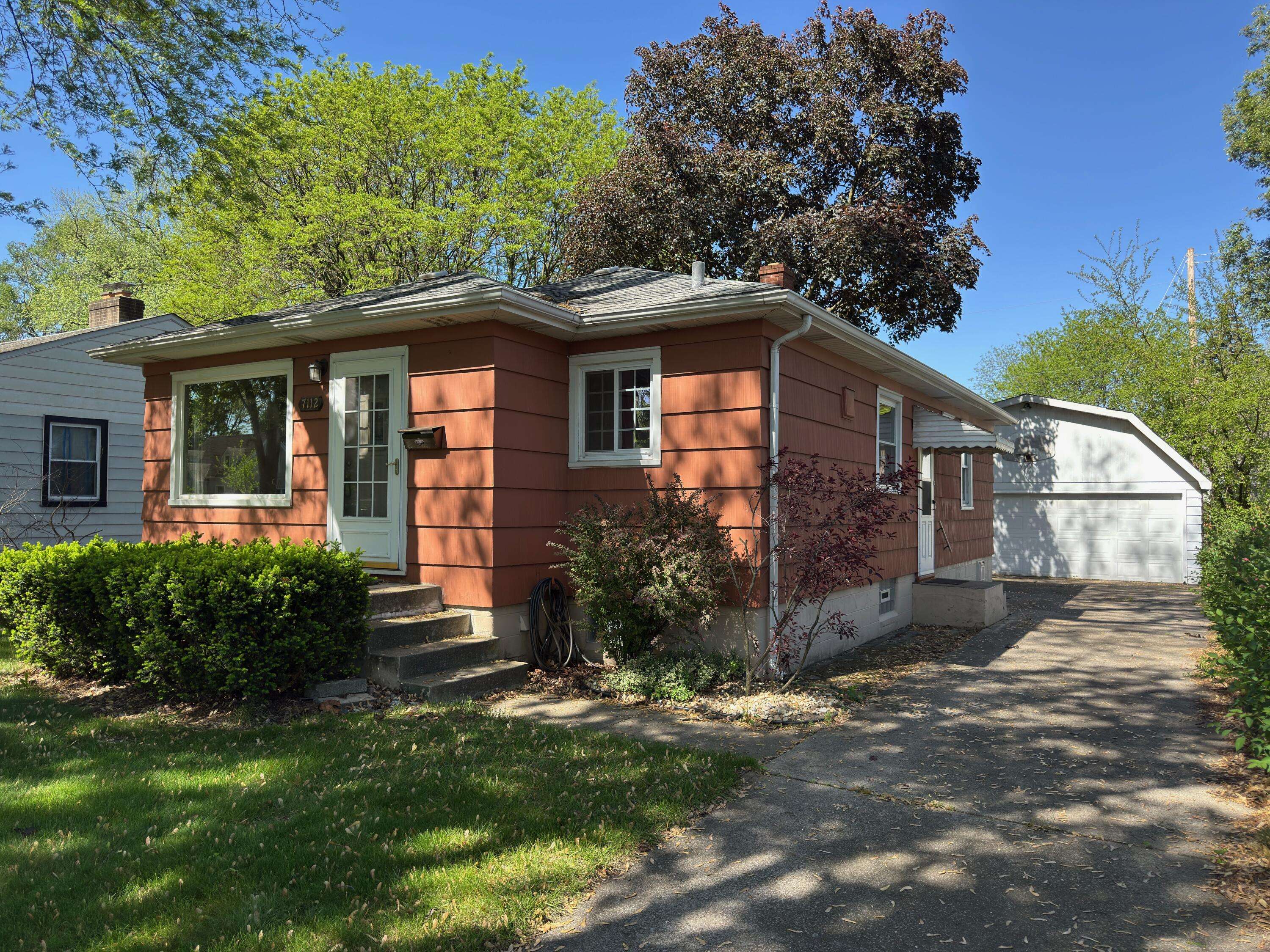 7112 Schneider Avenue, Hammond, IN 46323