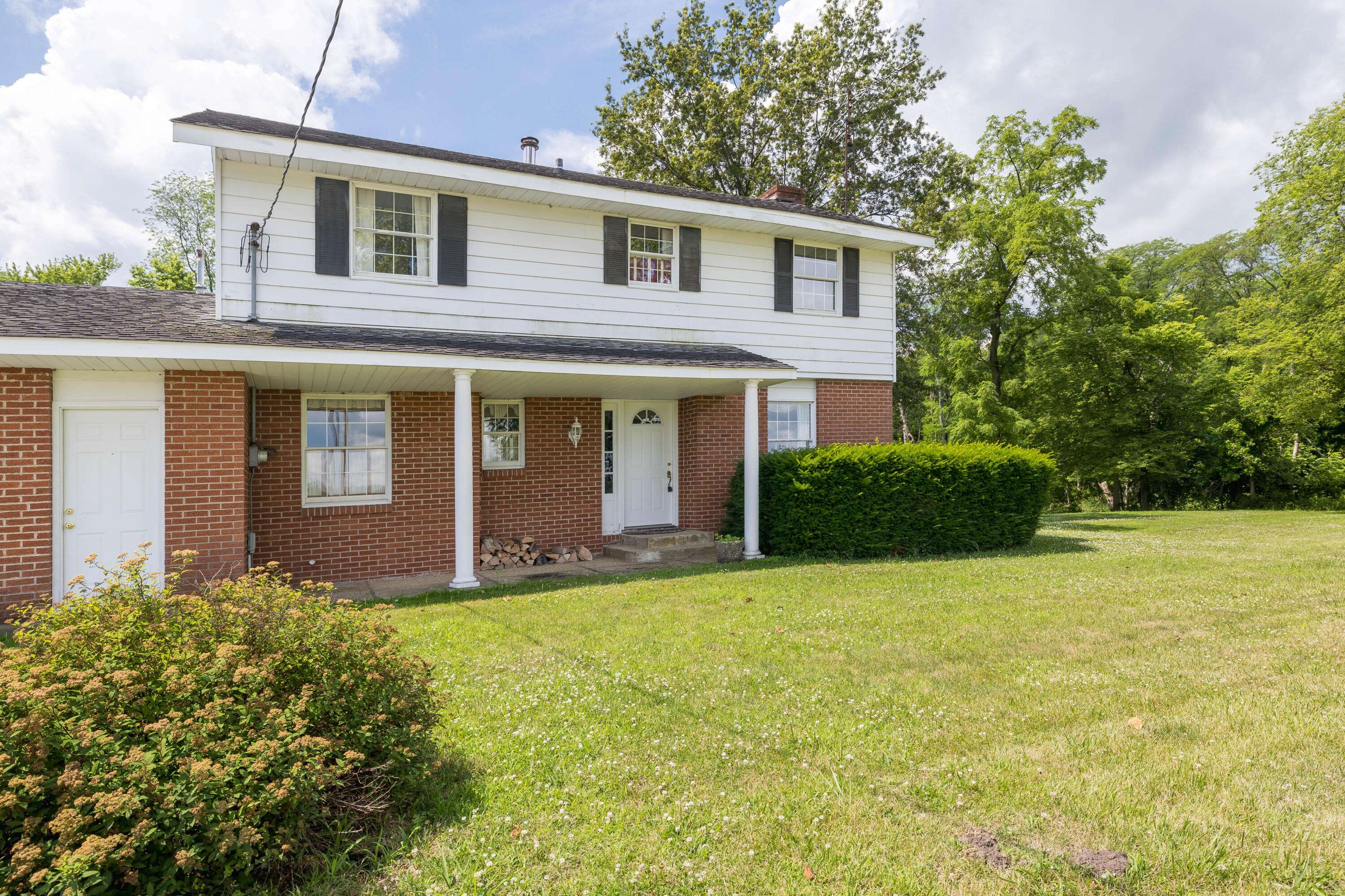 Kentland, IN 47951,1707 W 1200 S