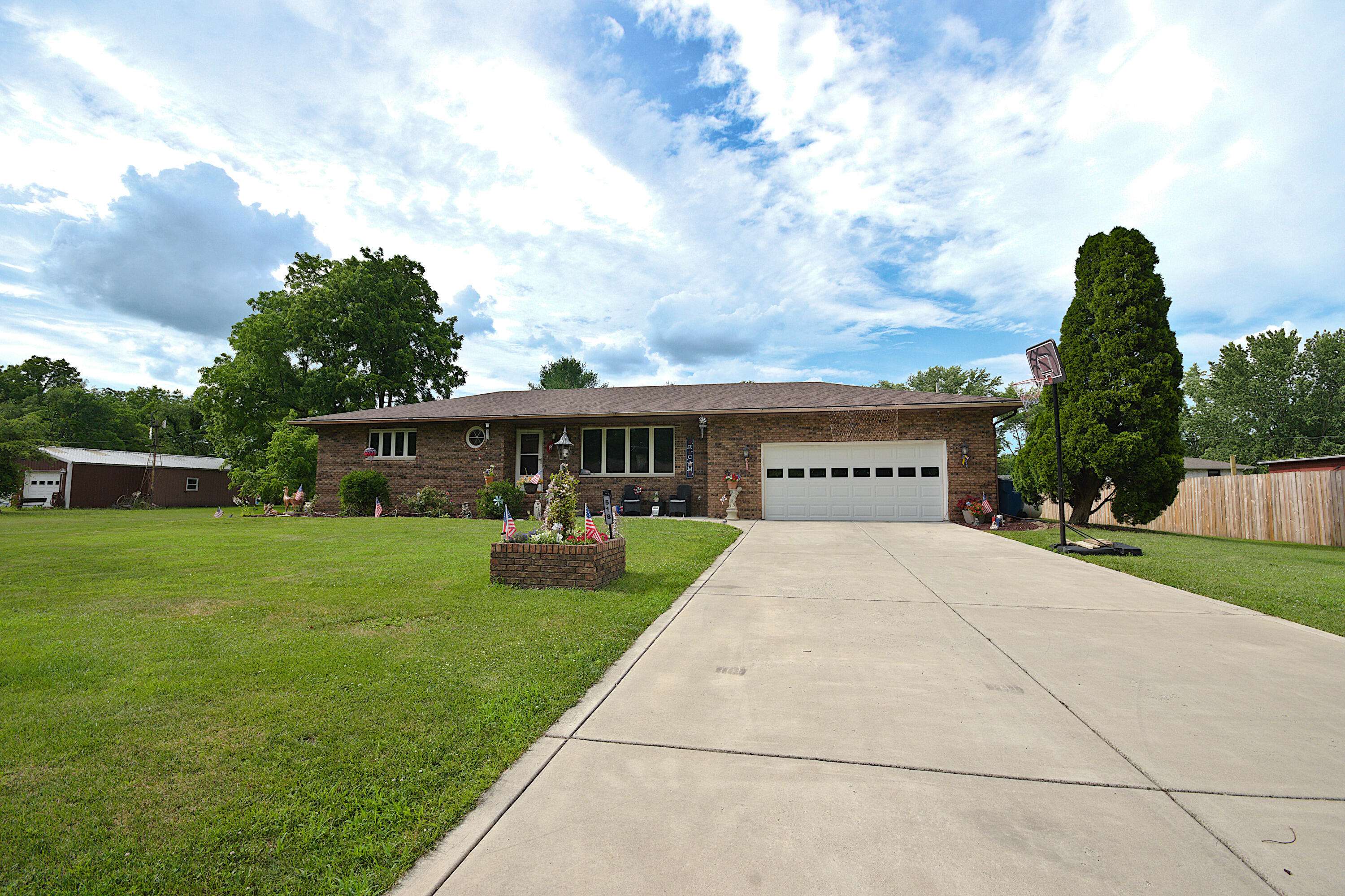 518 4th NW Avenue, Demotte, IN 46310