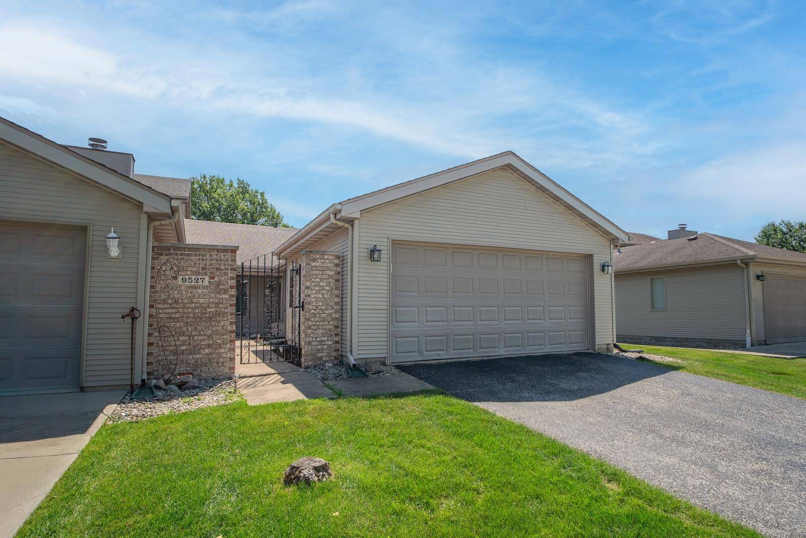9527 Crown Commons Drive, Crown Point, IN 46307