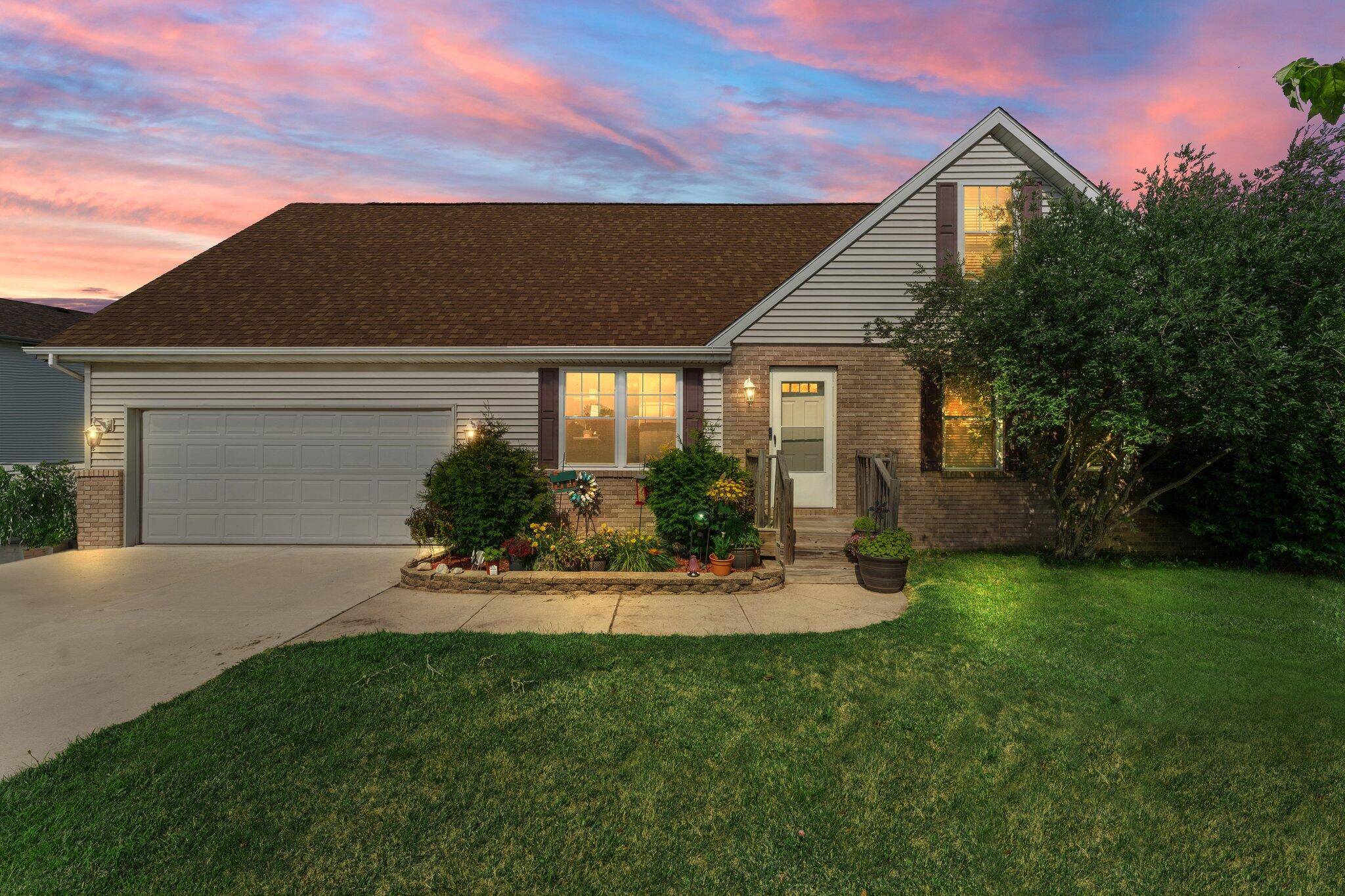 561 Fox Burrow Court, Valparaiso, IN 46385
