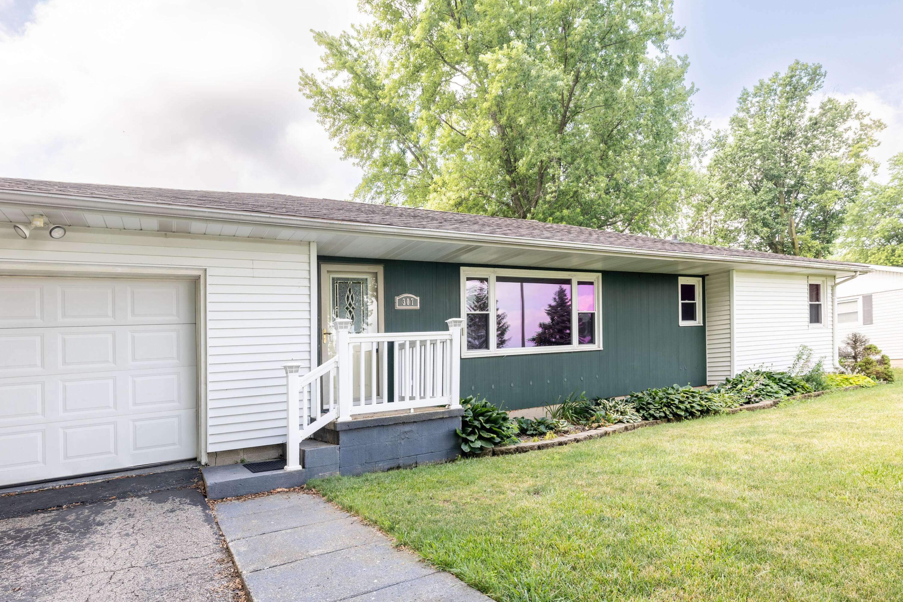 307 W Graham Street, Kentland, IN 47951