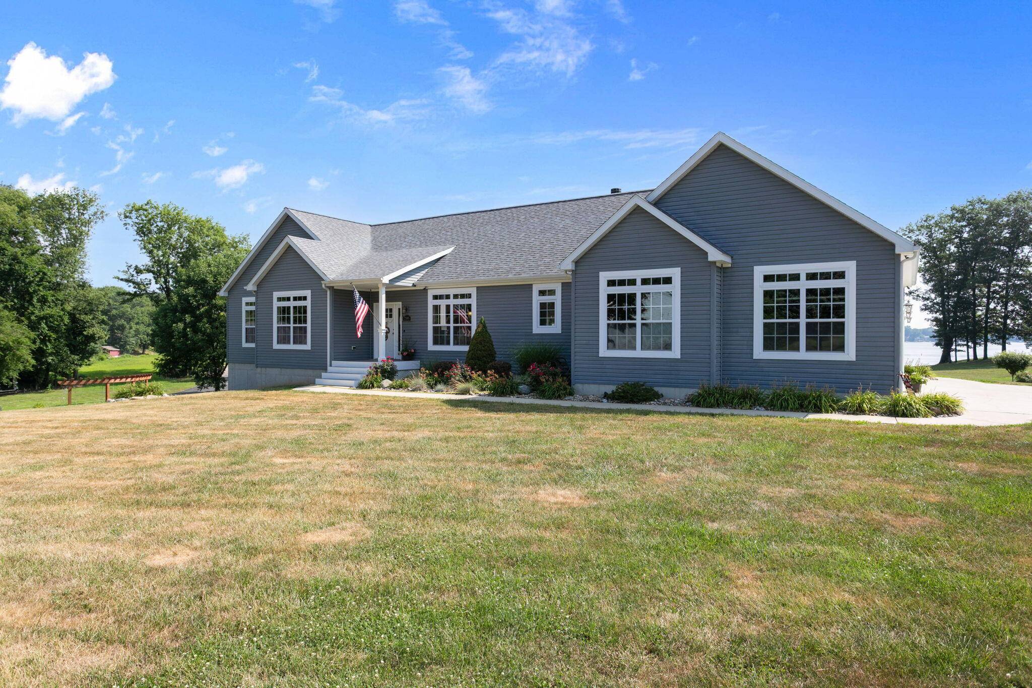 7395 E Hudson Pointe Lane, New Carlisle, IN 46552