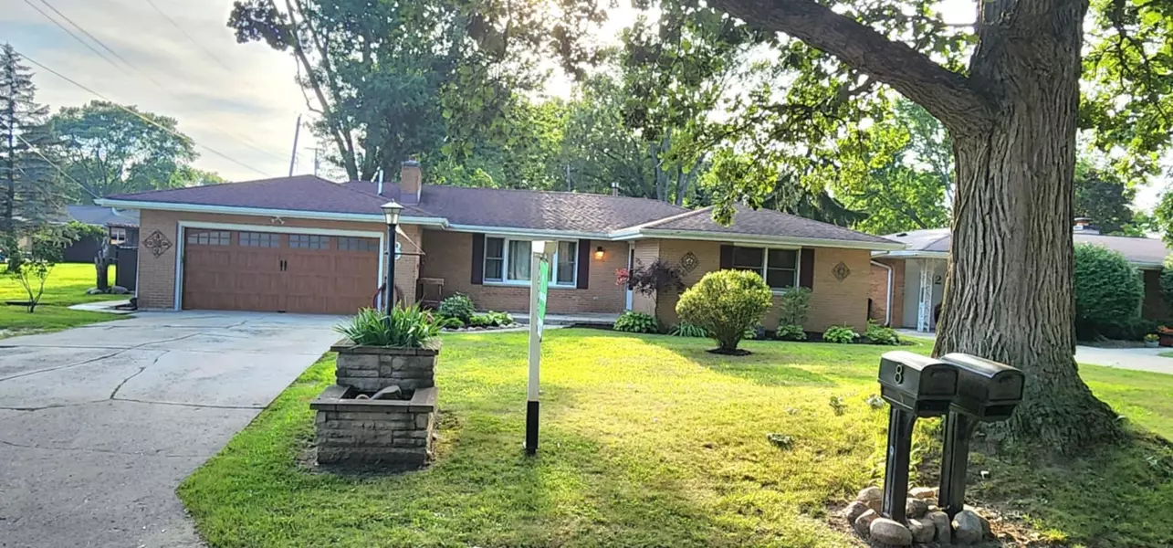 8 Deep River Drive, Hobart, IN 46342