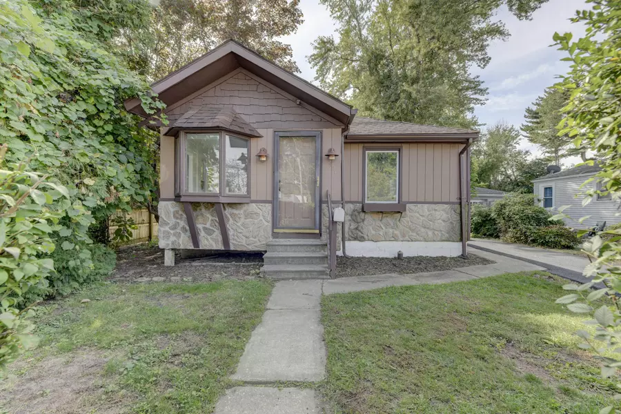 824 Elm Street, Valparaiso, IN 46383