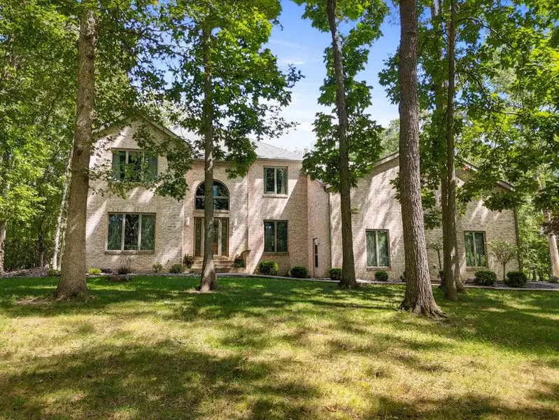 400 Woodland Estates Drive, Valparaiso, IN 46385
